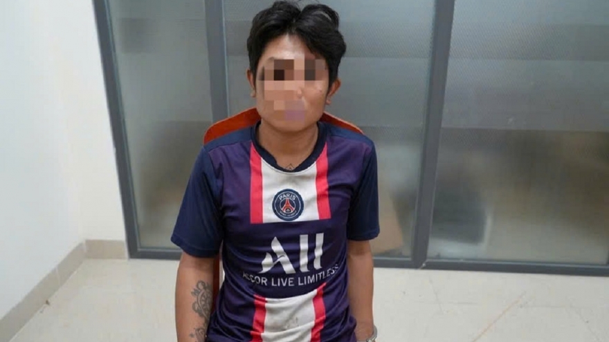 Bực tức vì bạn nhậu “bùng kèo”, nam thanh niên đập phá hơn 10 ô tô